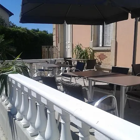 Hotel De Champagne 2*