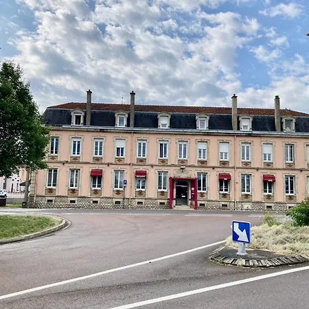 Hotel De Champagne 2*