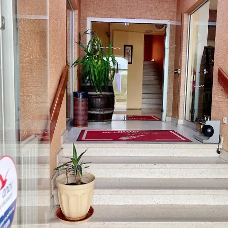 Hotel De Champagne 2*