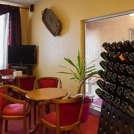 De Champagne Szálloda 2*