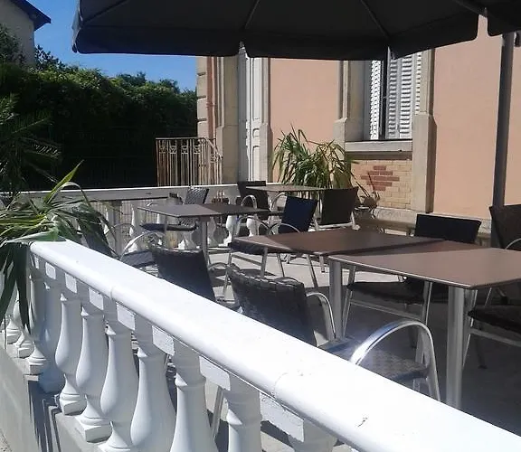 Hotel De Champagne 2*